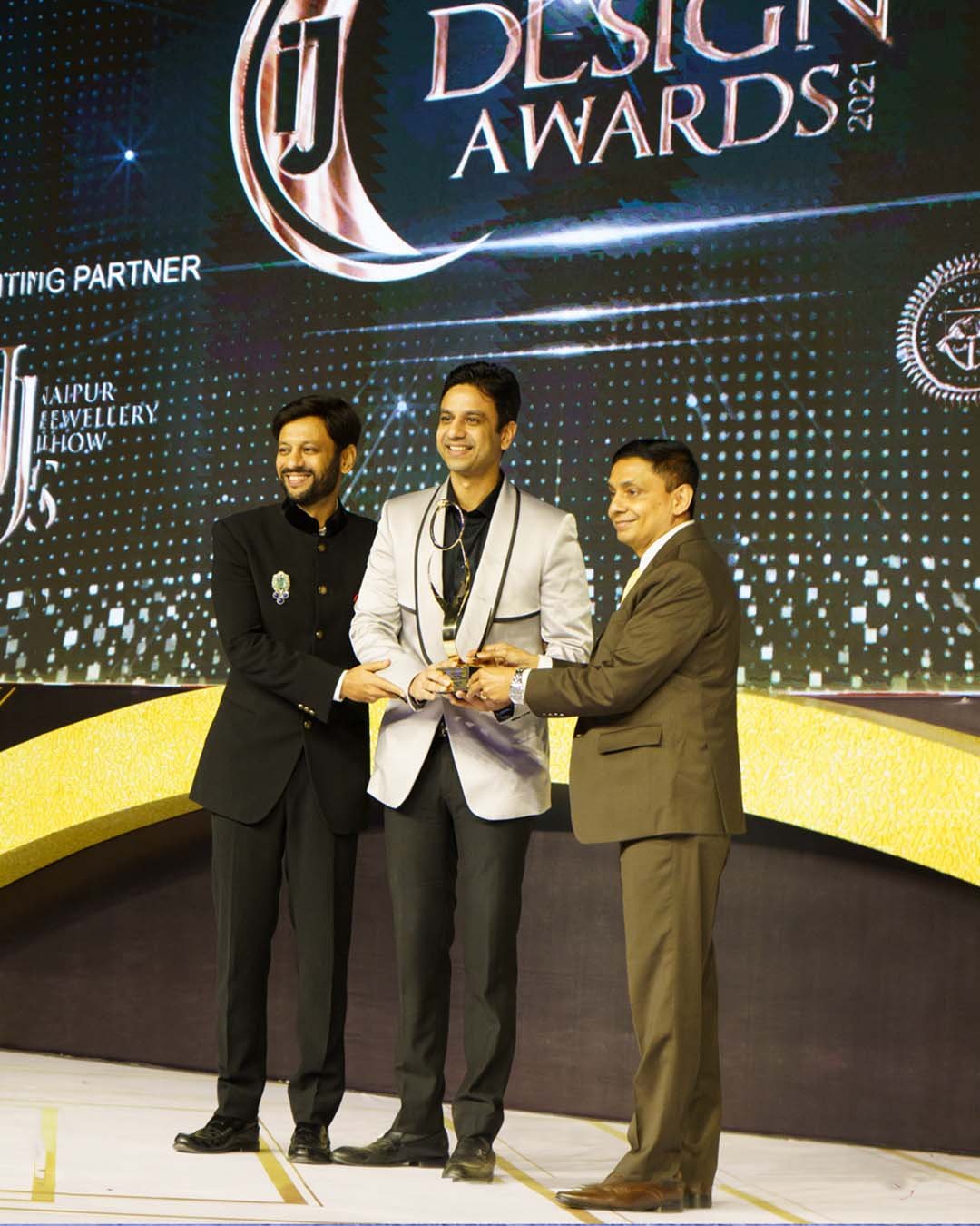 JJS 2021.jpg 2.jpg BEST COLORED STONE JEWELLERY.jpg 3